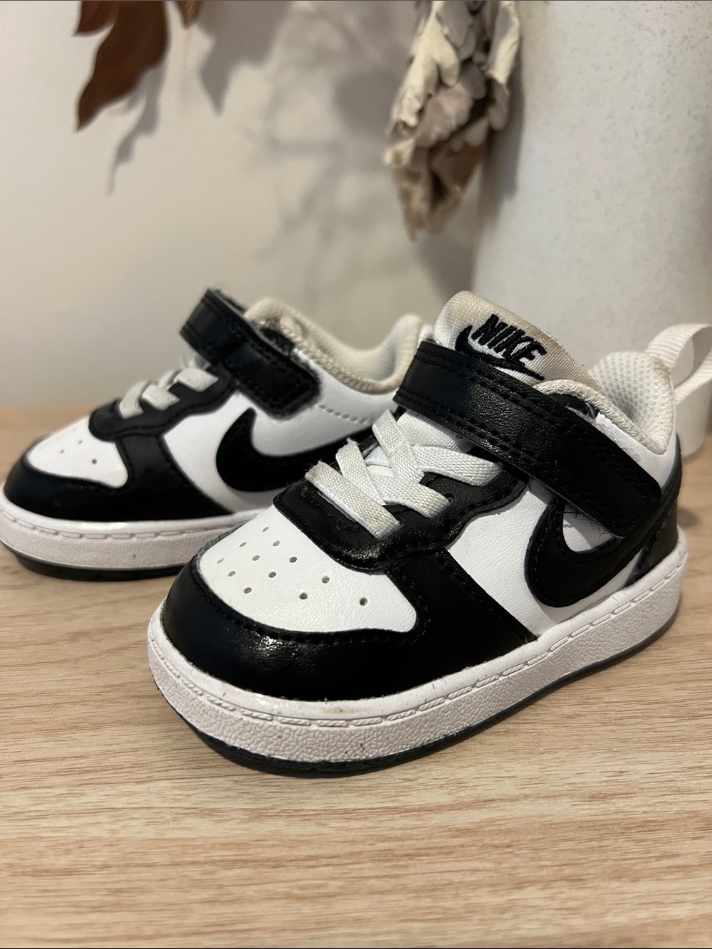 Infant Nike Black and White Toddlers' Low-Top Sneakers